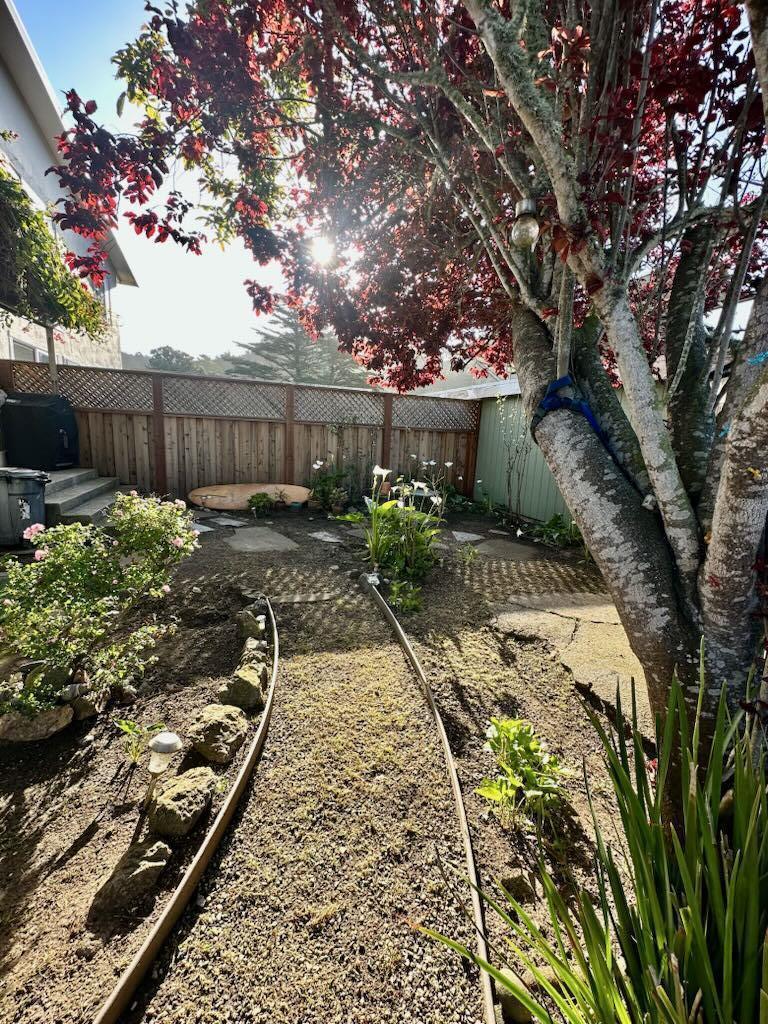 Detail Gallery Image 13 of 15 For 160 Clarendon Rd, Pacifica,  CA 94044 - 8 Beds | 5 Baths