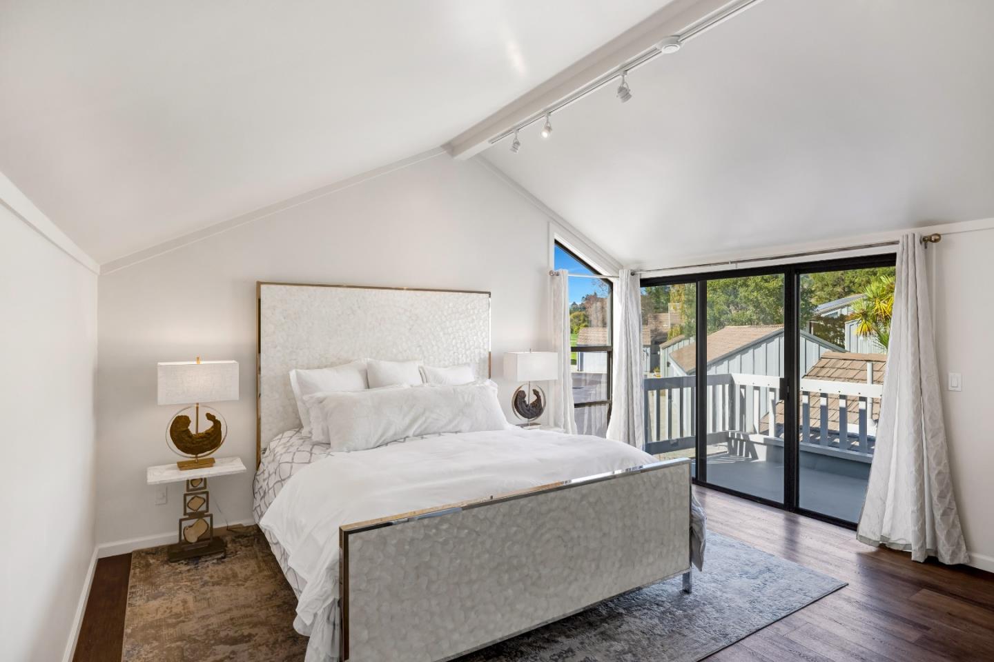 Detail Gallery Image 11 of 28 For 28069 Heron Ct, Carmel Valley,  CA 93923 - 4 Beds | 4 Baths