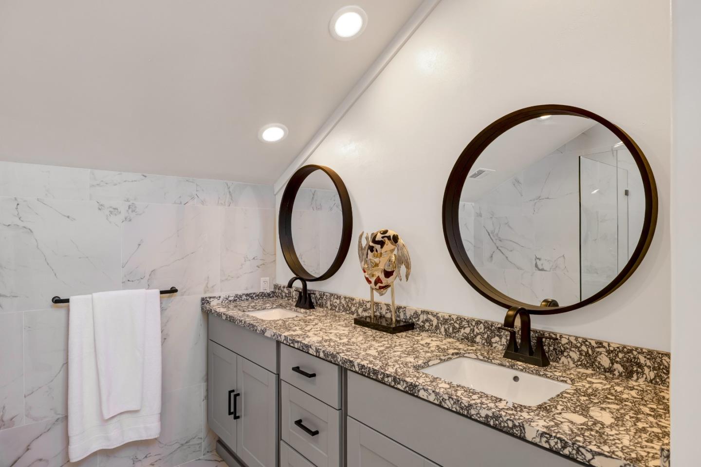 Detail Gallery Image 12 of 28 For 28069 Heron Ct, Carmel Valley,  CA 93923 - 4 Beds | 4 Baths