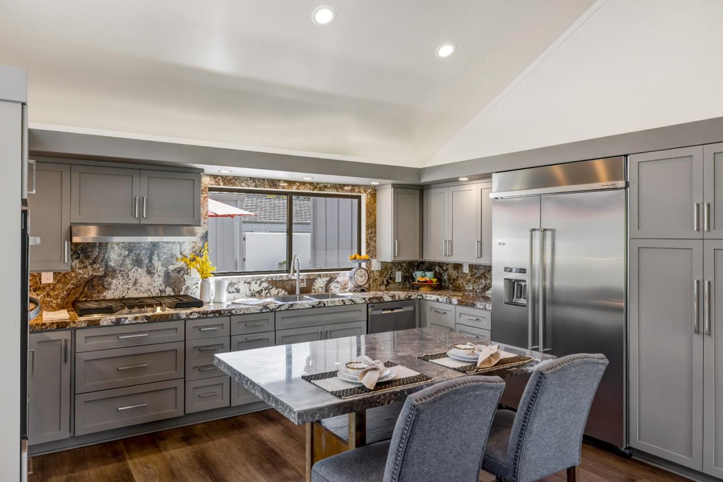 Detail Gallery Image 8 of 28 For 28069 Heron Ct, Carmel Valley,  CA 93923 - 4 Beds | 4 Baths