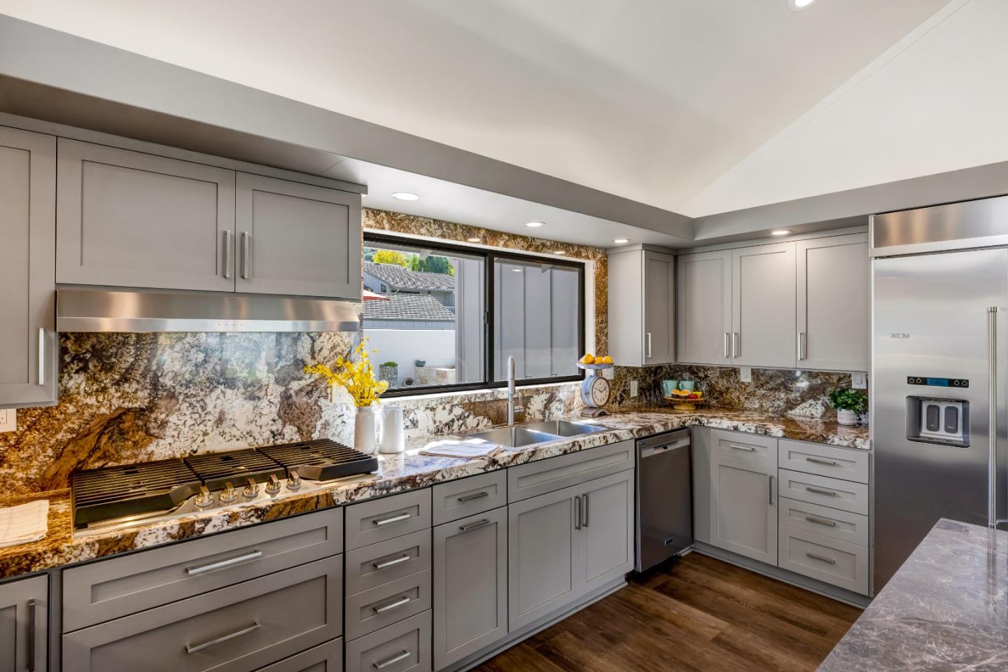 Detail Gallery Image 9 of 28 For 28069 Heron Ct, Carmel Valley,  CA 93923 - 4 Beds | 4 Baths