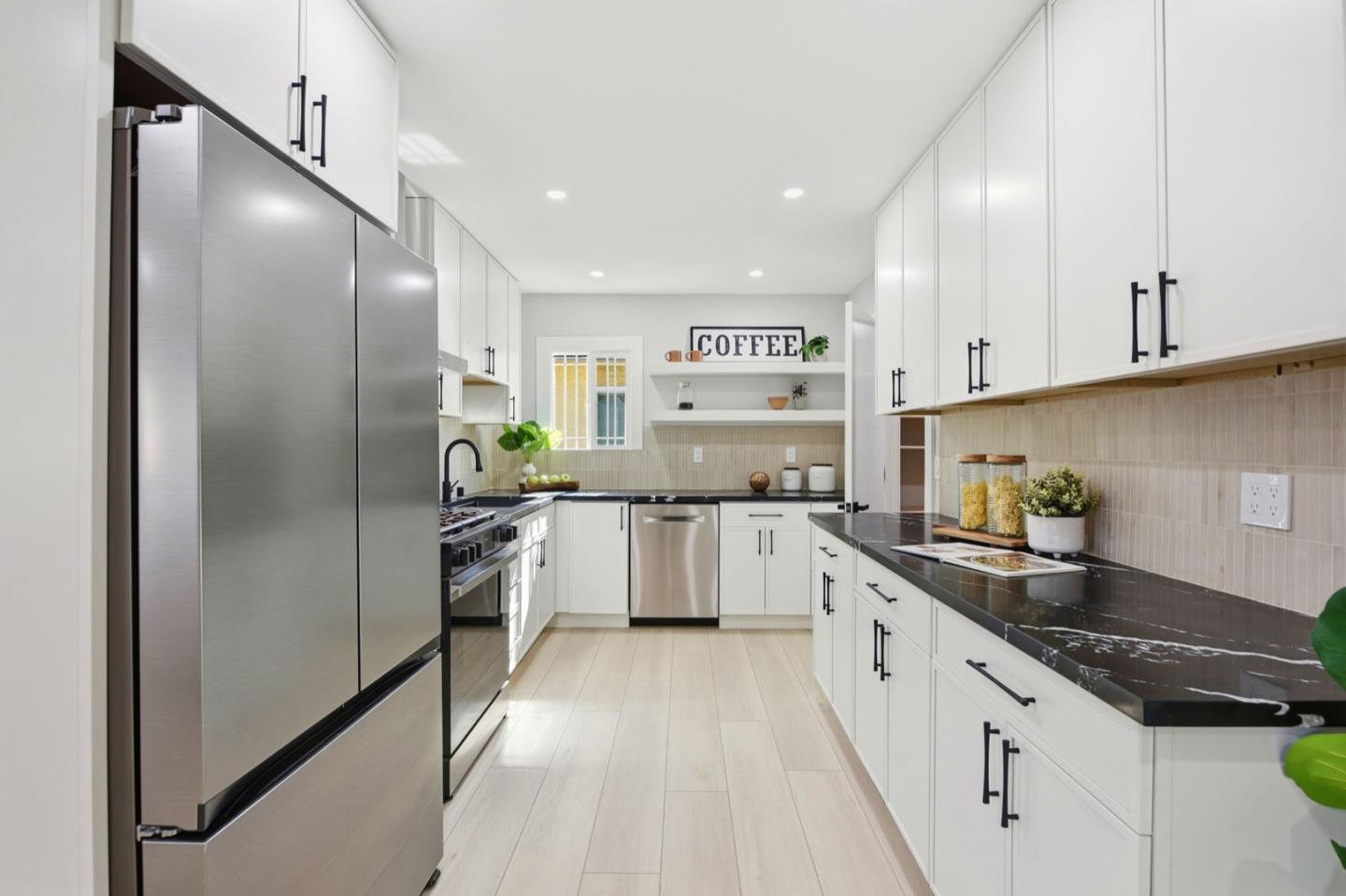 Detail Gallery Image 11 of 44 For 15881 Paseo Largavista, San Lorenzo,  CA 94580 - 4 Beds | 2 Baths