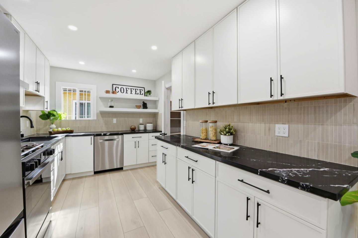 Detail Gallery Image 12 of 44 For 15881 Paseo Largavista, San Lorenzo,  CA 94580 - 4 Beds | 2 Baths