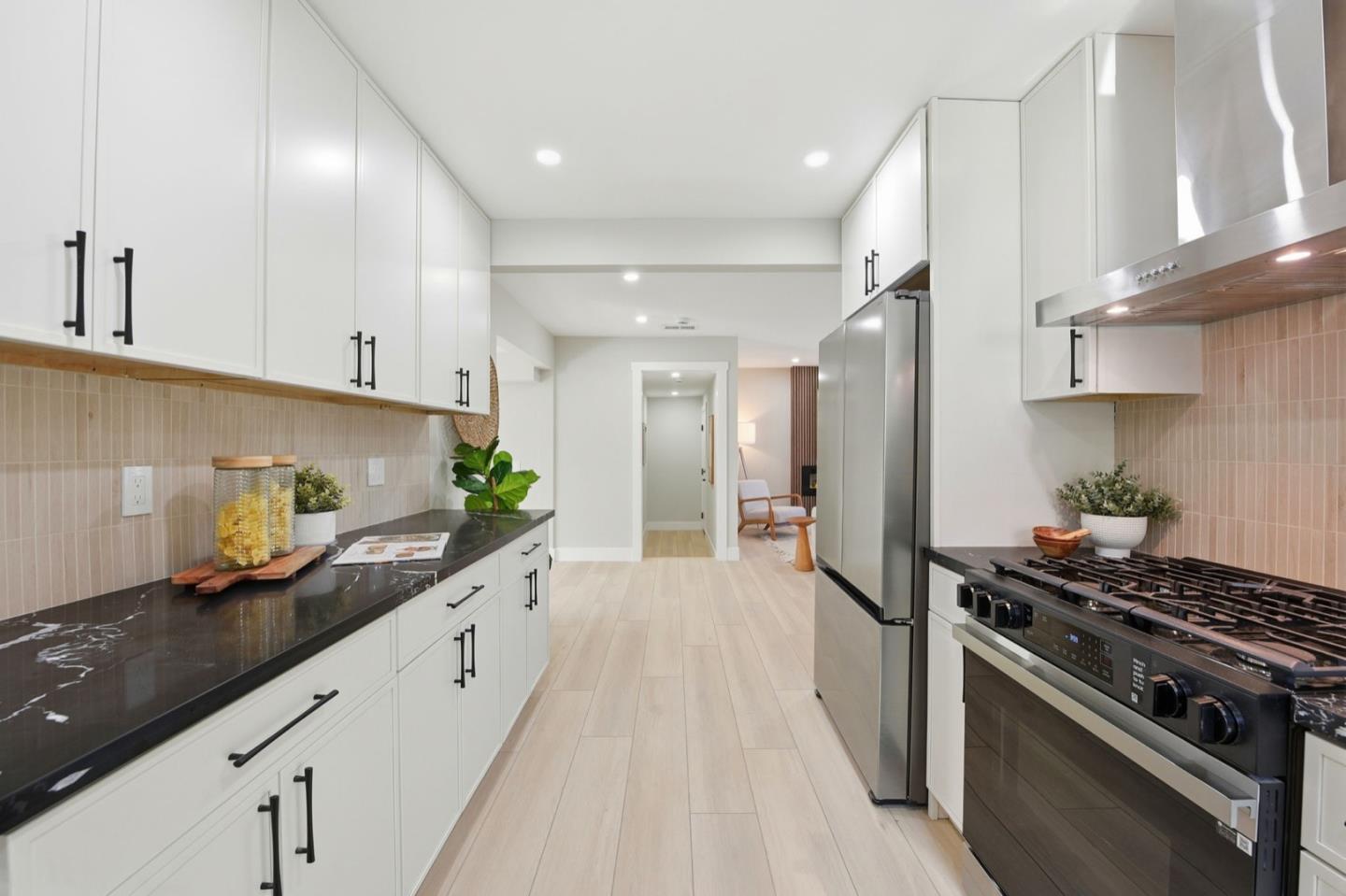 Detail Gallery Image 15 of 44 For 15881 Paseo Largavista, San Lorenzo,  CA 94580 - 4 Beds | 2 Baths