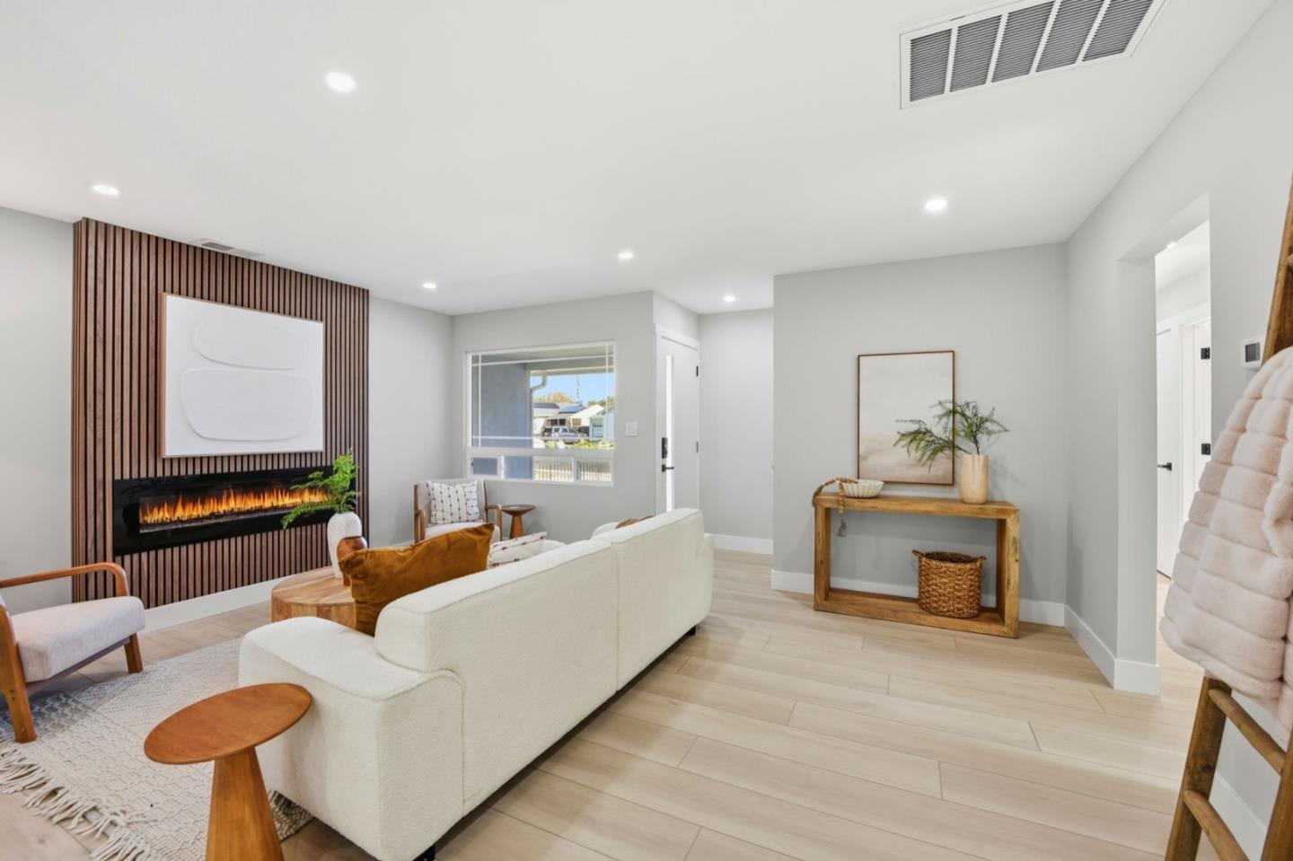 Detail Gallery Image 8 of 44 For 15881 Paseo Largavista, San Lorenzo,  CA 94580 - 4 Beds | 2 Baths