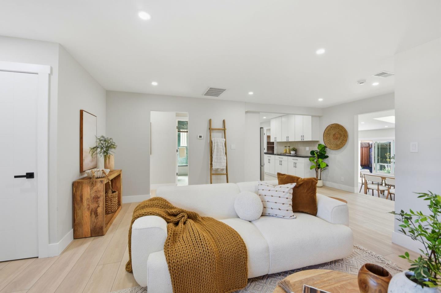 Detail Gallery Image 9 of 44 For 15881 Paseo Largavista, San Lorenzo,  CA 94580 - 4 Beds | 2 Baths