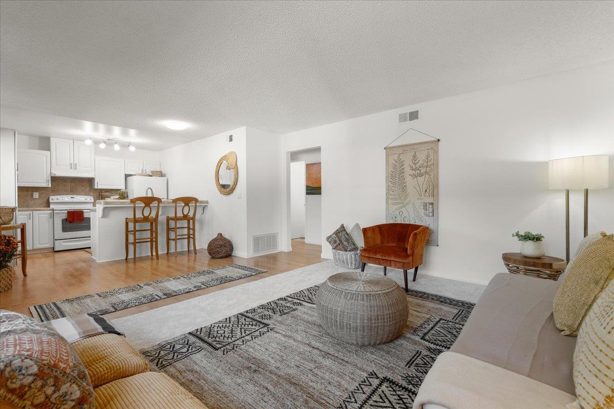 Detail Gallery Image 3 of 16 For 1375 42nd Ave #1,  Capitola,  CA 95010 - 2 Beds | 1 Baths