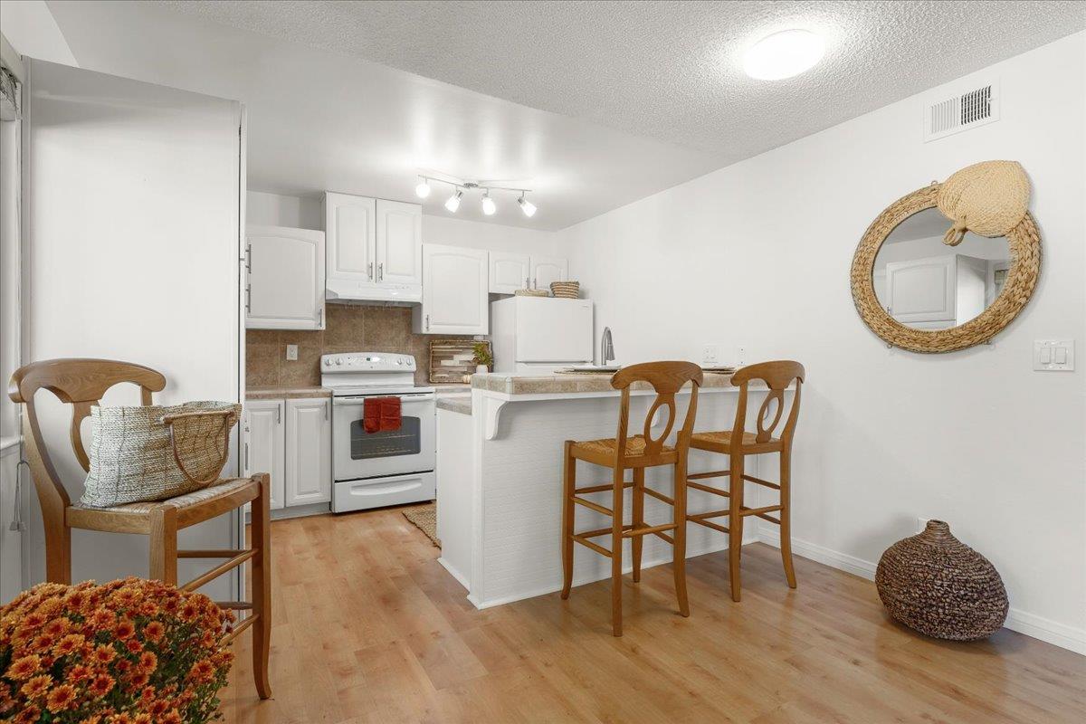 Detail Gallery Image 6 of 16 For 1375 42nd Ave #1,  Capitola,  CA 95010 - 2 Beds | 1 Baths