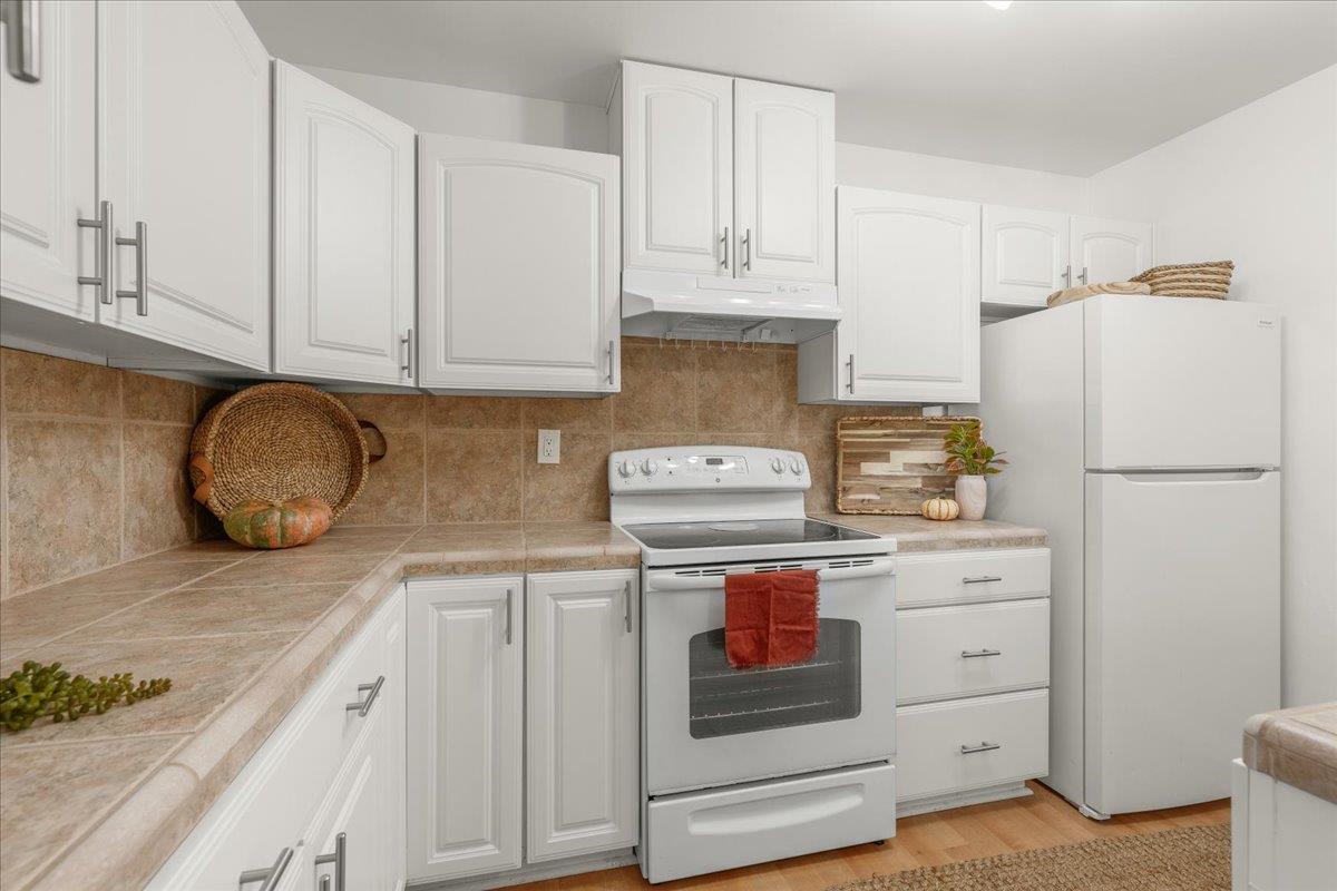 Detail Gallery Image 7 of 16 For 1375 42nd Ave #1,  Capitola,  CA 95010 - 2 Beds | 1 Baths