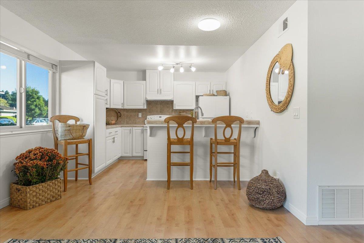 Detail Gallery Image 8 of 16 For 1375 42nd Ave #1,  Capitola,  CA 95010 - 2 Beds | 1 Baths