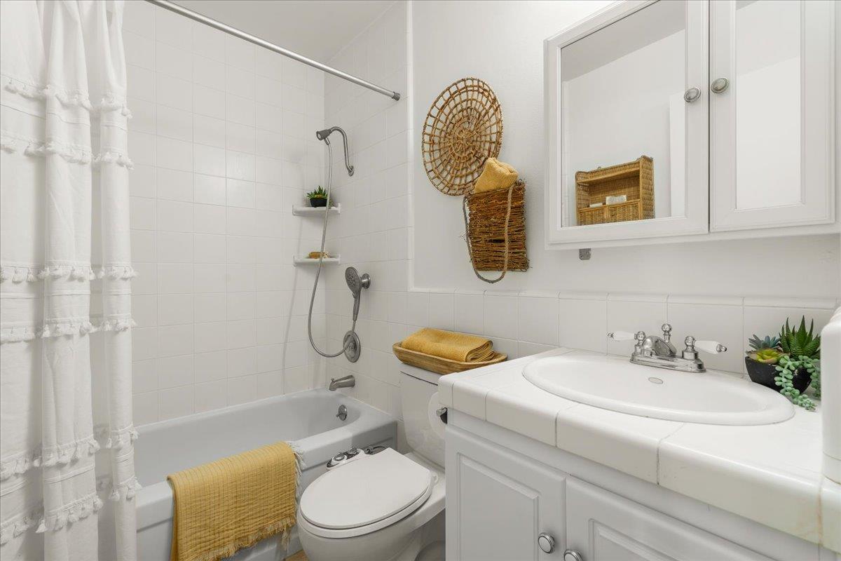 Detail Gallery Image 9 of 16 For 1375 42nd Ave #1,  Capitola,  CA 95010 - 2 Beds | 1 Baths