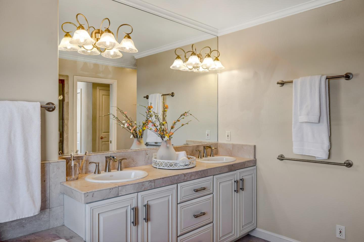 Detail Gallery Image 11 of 21 For 981 Harrison St, Monterey,  CA 93940 - 3 Beds | 2/1 Baths