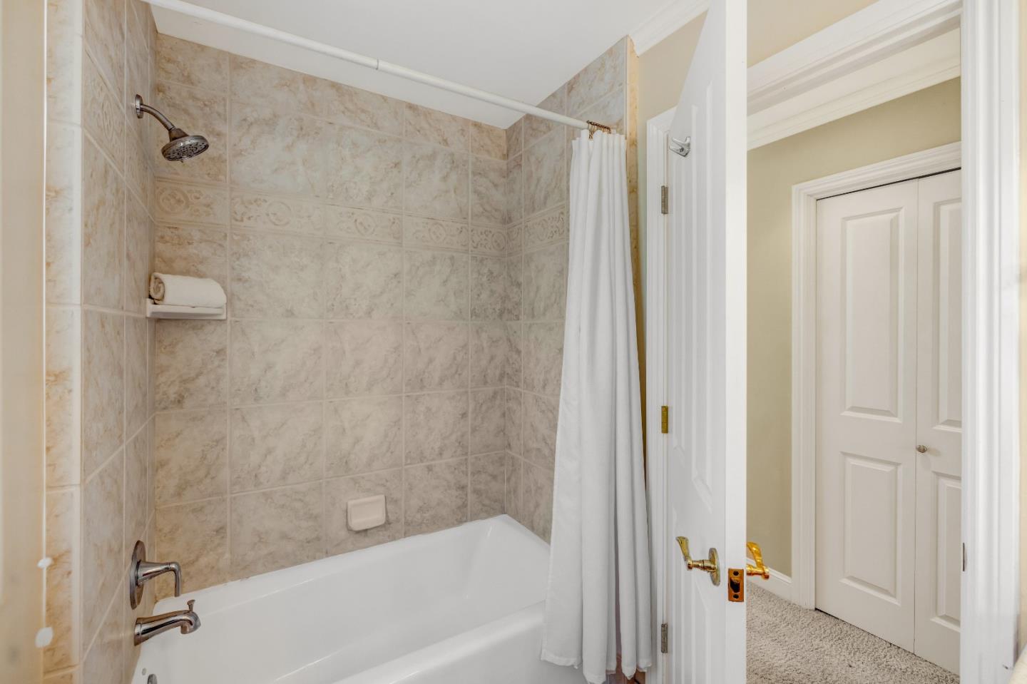 Detail Gallery Image 15 of 21 For 981 Harrison St, Monterey,  CA 93940 - 3 Beds | 2/1 Baths