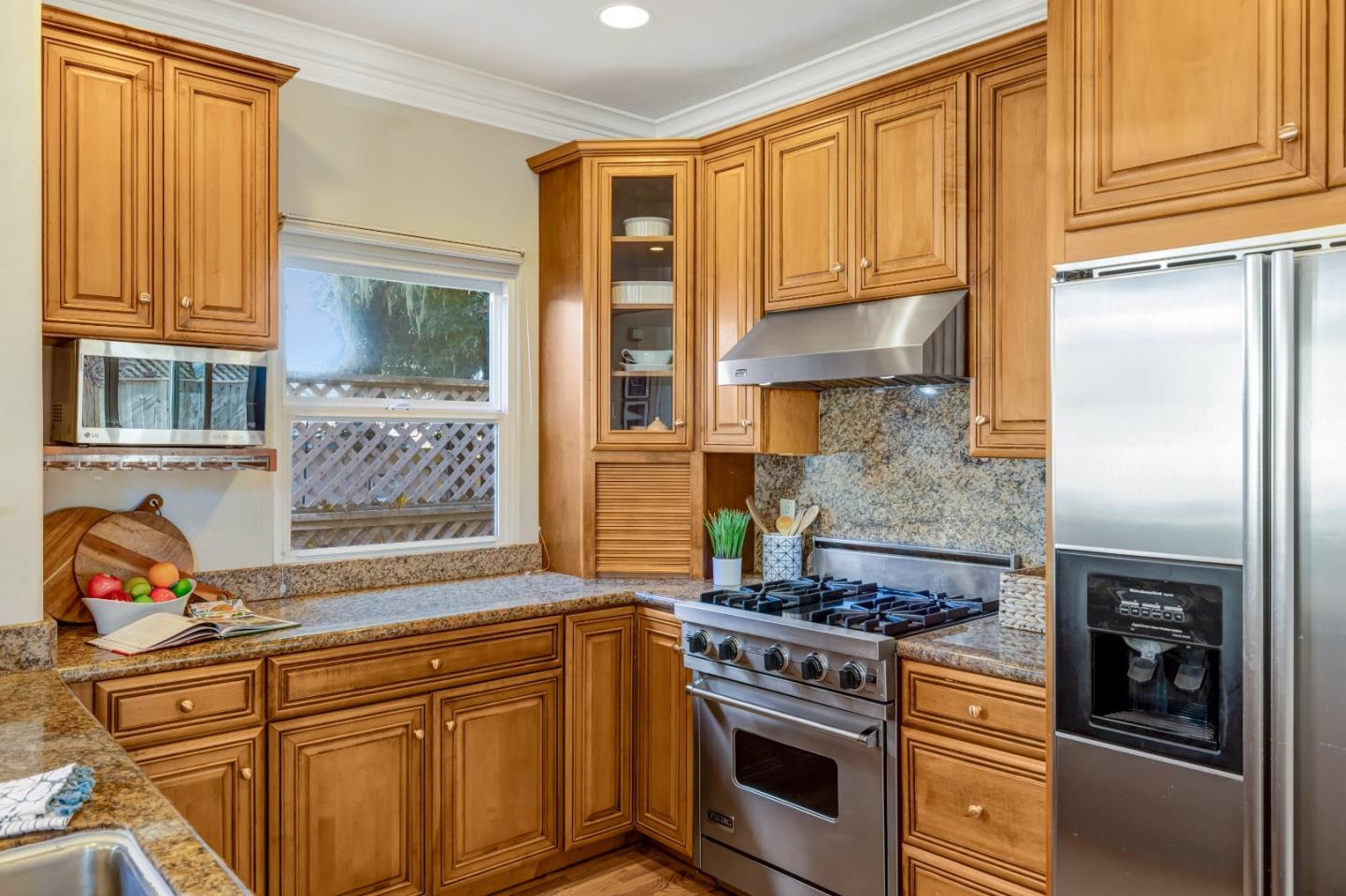 Detail Gallery Image 6 of 21 For 981 Harrison St, Monterey,  CA 93940 - 3 Beds | 2/1 Baths