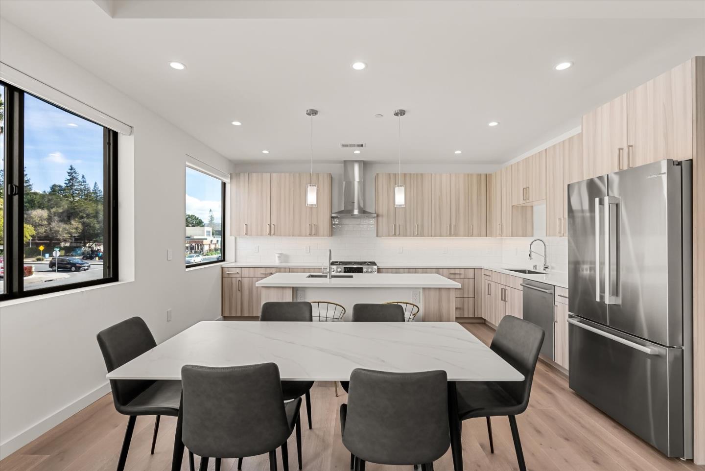 Detail Gallery Image 10 of 24 For 924 Woodside Rd, Redwood City,  CA 94061 - 3 Beds | 3 Baths