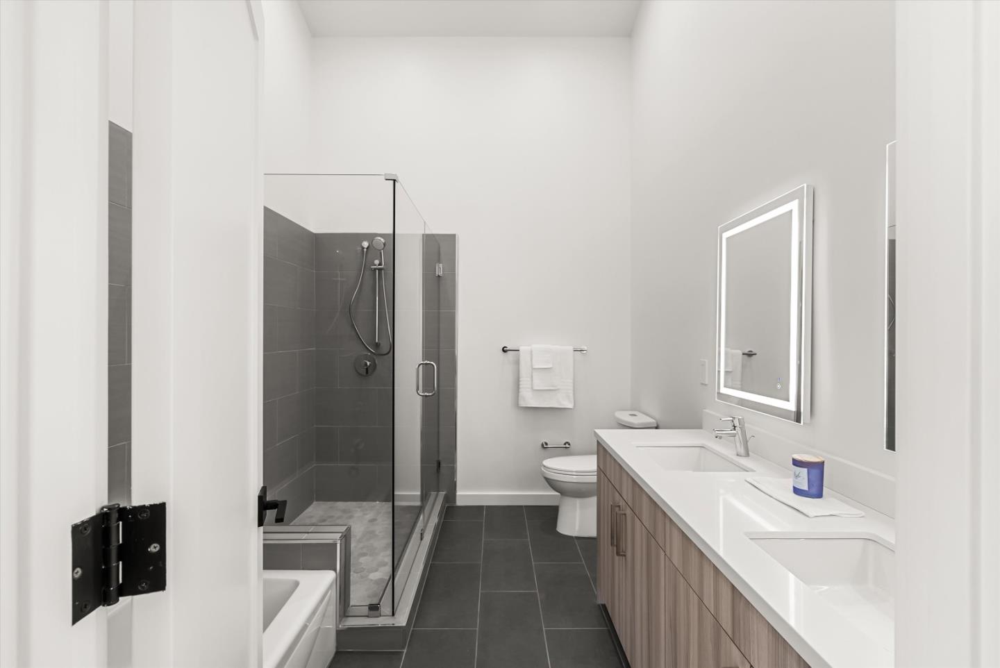 Detail Gallery Image 17 of 24 For 924 Woodside Rd, Redwood City,  CA 94061 - 3 Beds | 3 Baths