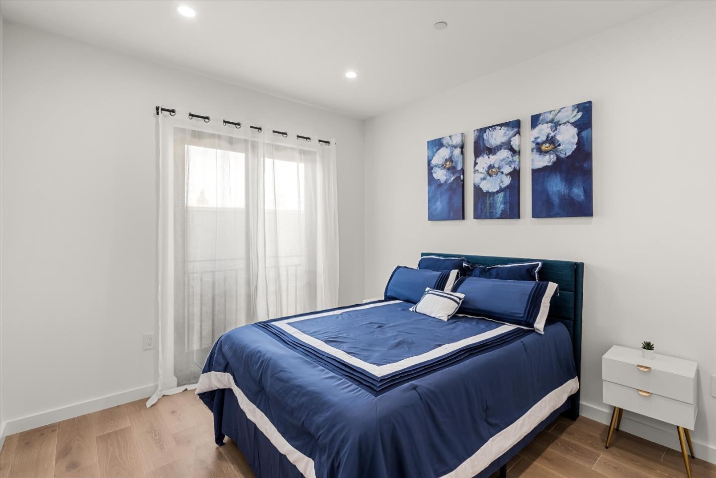 Detail Gallery Image 18 of 24 For 924 Woodside Rd, Redwood City,  CA 94061 - 3 Beds | 3 Baths