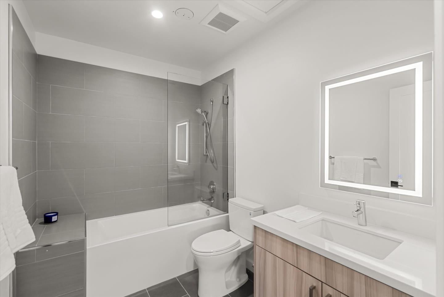 Detail Gallery Image 19 of 24 For 924 Woodside Rd, Redwood City,  CA 94061 - 3 Beds | 3 Baths