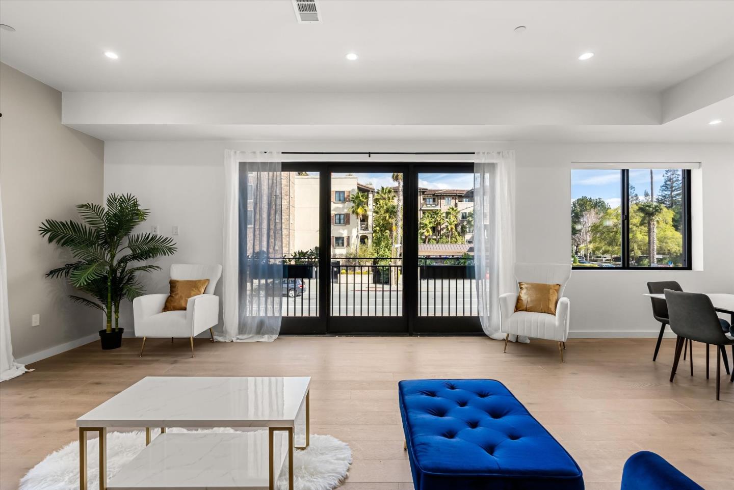 Detail Gallery Image 2 of 24 For 924 Woodside Rd, Redwood City,  CA 94061 - 3 Beds | 3 Baths