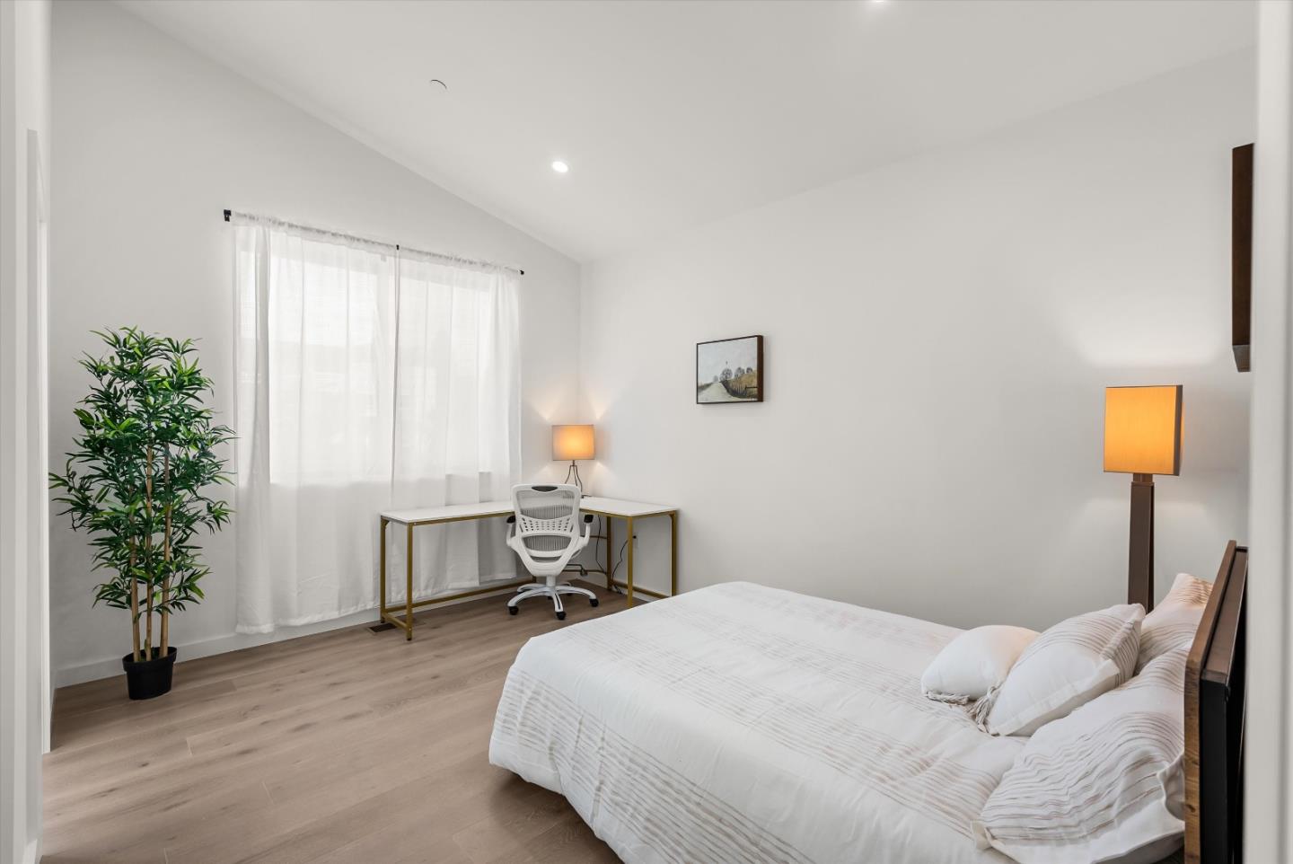 Detail Gallery Image 21 of 24 For 924 Woodside Rd, Redwood City,  CA 94061 - 3 Beds | 3 Baths