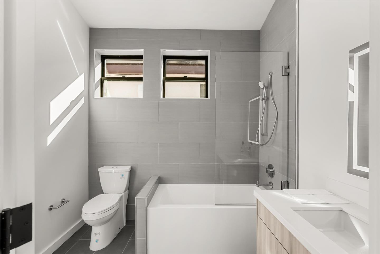 Detail Gallery Image 22 of 24 For 924 Woodside Rd, Redwood City,  CA 94061 - 3 Beds | 3 Baths