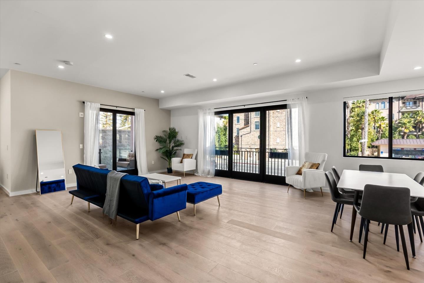 Detail Gallery Image 4 of 24 For 924 Woodside Rd, Redwood City,  CA 94061 - 3 Beds | 3 Baths