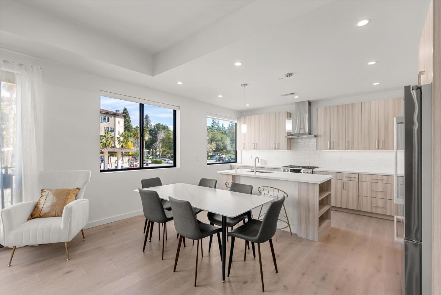 Detail Gallery Image 9 of 24 For 924 Woodside Rd, Redwood City,  CA 94061 - 3 Beds | 3 Baths