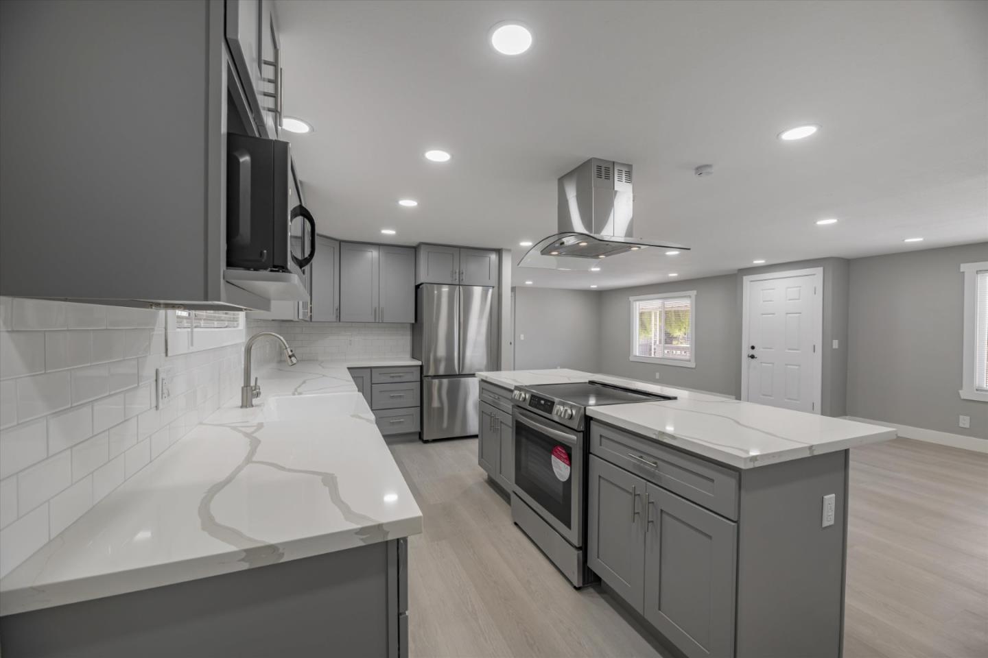 Detail Gallery Image 4 of 13 For 174 Redwood Dr #174,  Hollister,  CA 95023 - 4 Beds | 2 Baths