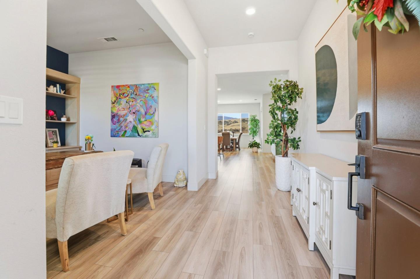 Detail Gallery Image 17 of 44 For 208 Luna Way, Hollister,  CA 95023 - 4 Beds | 3 Baths