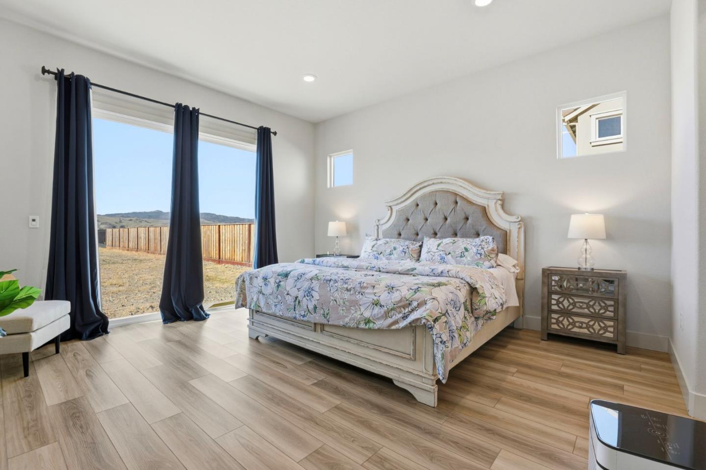 Detail Gallery Image 18 of 44 For 208 Luna Way, Hollister,  CA 95023 - 4 Beds | 3 Baths