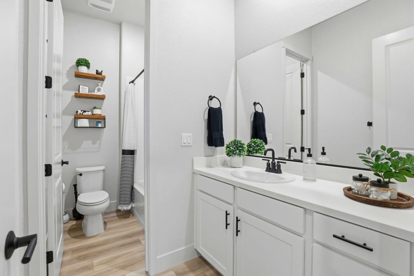 Detail Gallery Image 21 of 44 For 208 Luna Way, Hollister,  CA 95023 - 4 Beds | 3 Baths