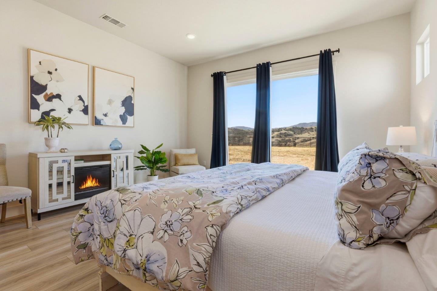 Detail Gallery Image 25 of 44 For 208 Luna Way, Hollister,  CA 95023 - 4 Beds | 3 Baths