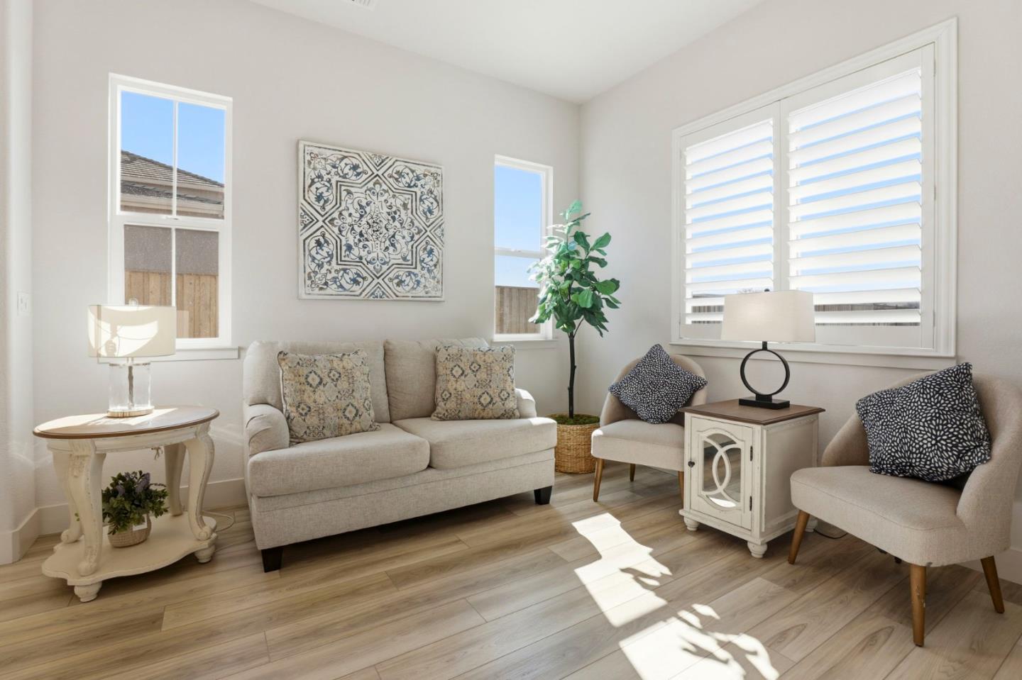 Detail Gallery Image 32 of 44 For 208 Luna Way, Hollister,  CA 95023 - 4 Beds | 3 Baths