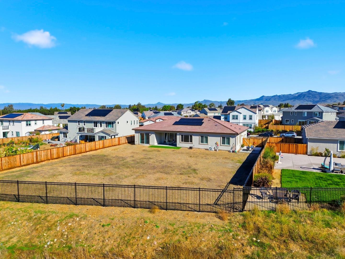 Detail Gallery Image 40 of 44 For 208 Luna Way, Hollister,  CA 95023 - 4 Beds | 3 Baths