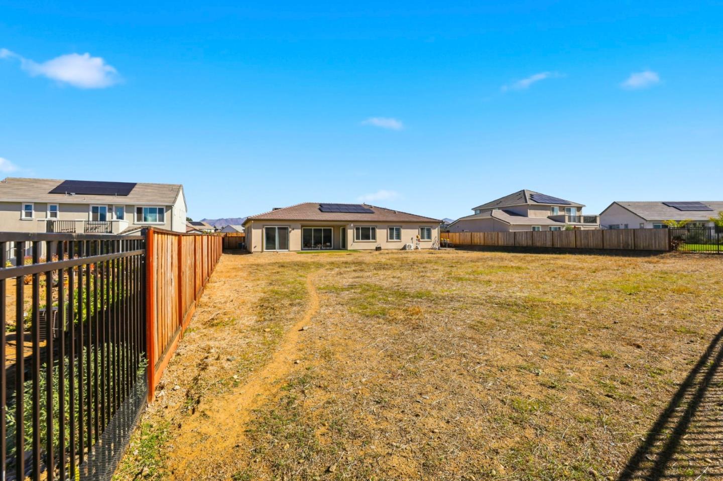 Detail Gallery Image 41 of 44 For 208 Luna Way, Hollister,  CA 95023 - 4 Beds | 3 Baths