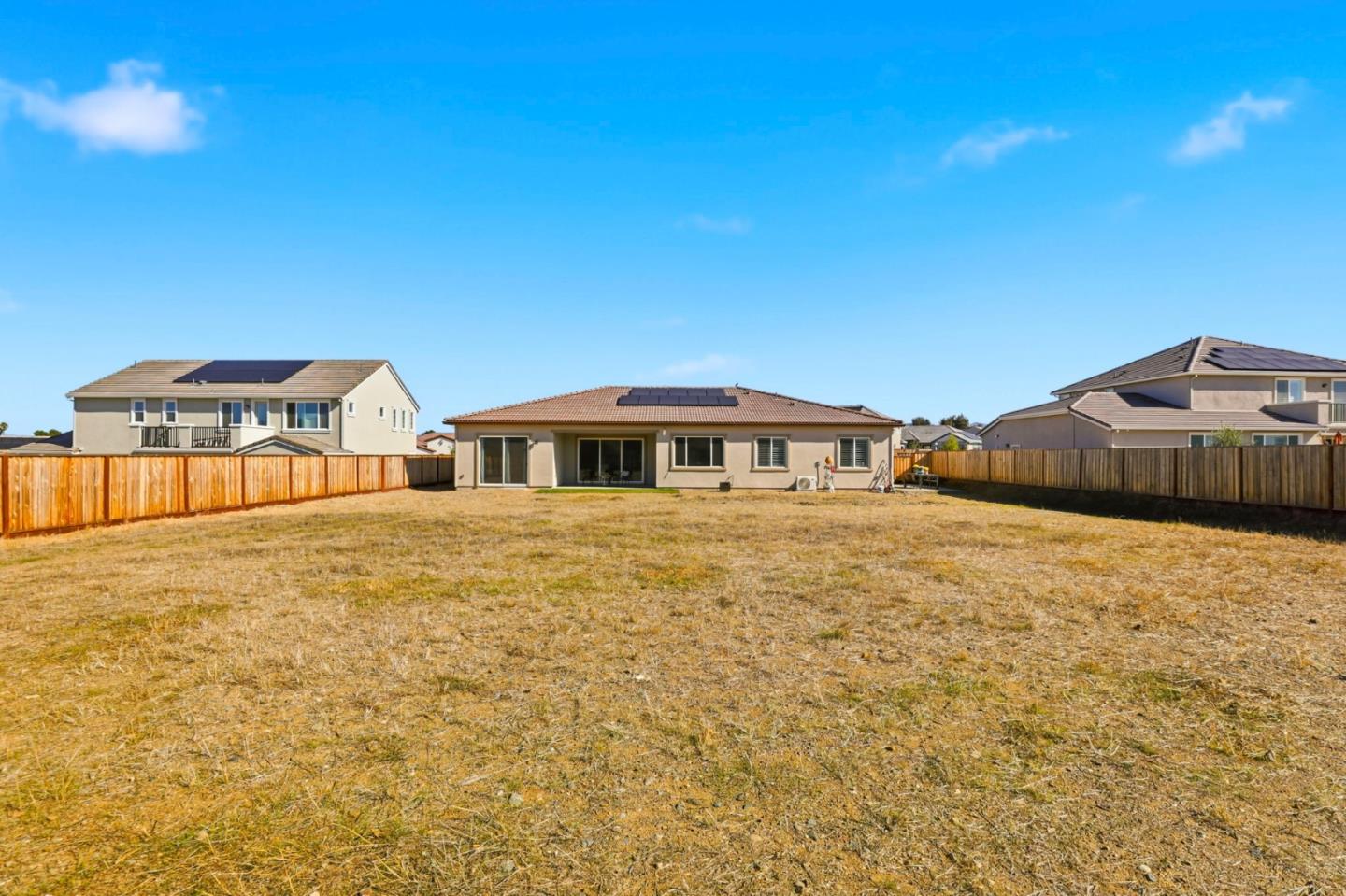 Detail Gallery Image 42 of 44 For 208 Luna Way, Hollister,  CA 95023 - 4 Beds | 3 Baths