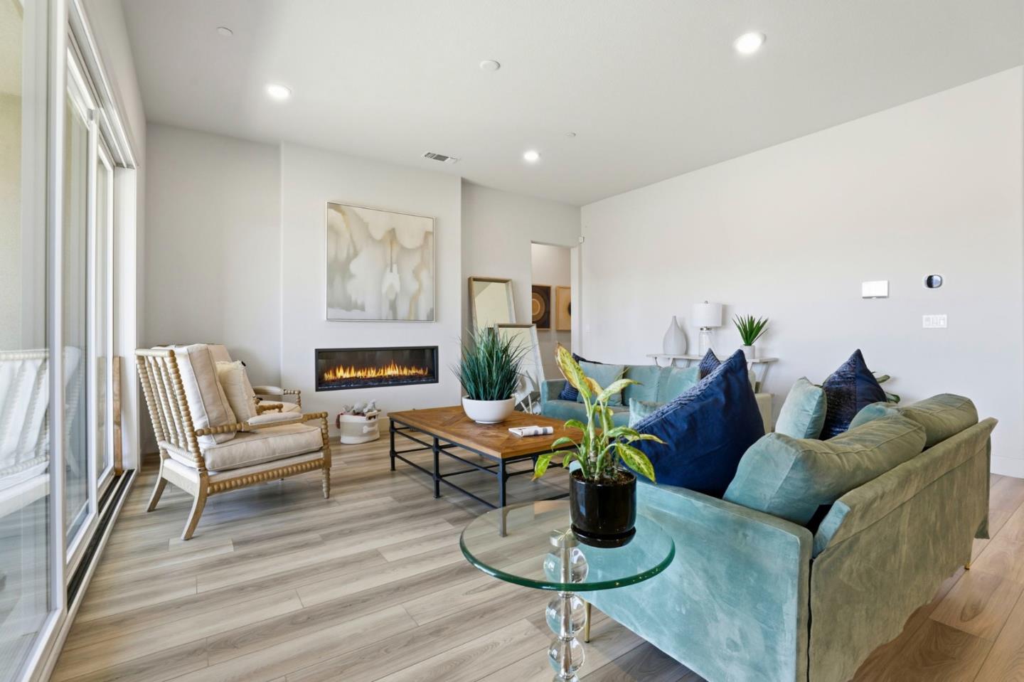 Detail Gallery Image 7 of 44 For 208 Luna Way, Hollister,  CA 95023 - 4 Beds | 3 Baths