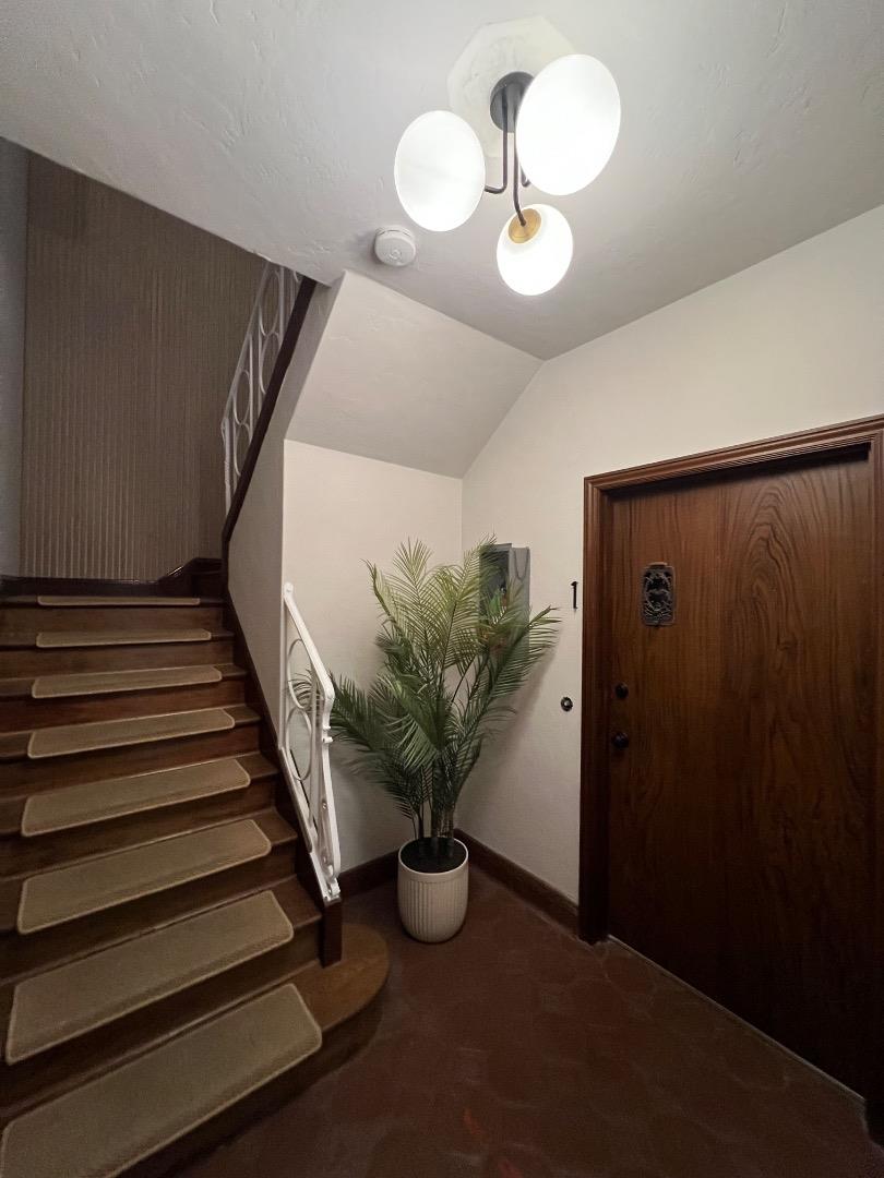 Detail Gallery Image 19 of 23 For 1217 Capuchino #1,  Burlingame,  CA 94010 - 1 Beds | 1 Baths