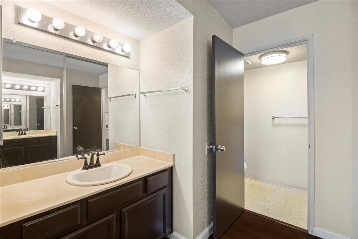 Detail Gallery Image 10 of 14 For 3105 Kenland Dr, San Jose,  CA 95111 - 2 Beds | 2 Baths