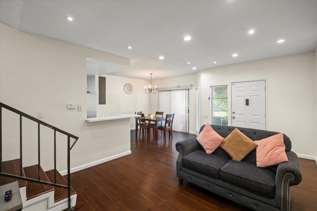 Detail Gallery Image 4 of 14 For 3105 Kenland Dr, San Jose,  CA 95111 - 2 Beds | 2 Baths