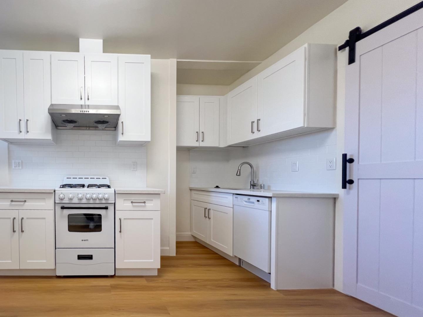 Detail Gallery Image 3 of 6 For 1206 Burlingame Ave #2,  Burlingame,  CA 94010 - 0 Beds | 1 Baths