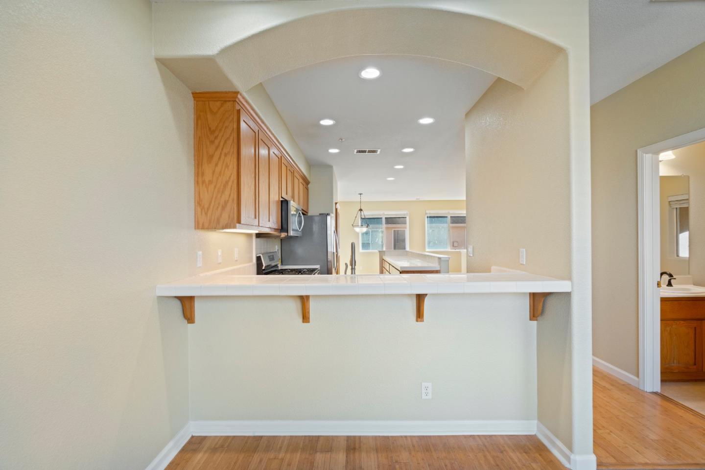 Detail Gallery Image 10 of 34 For 757 Roble St, Watsonville,  CA 95076 - 4 Beds | 2/1 Baths