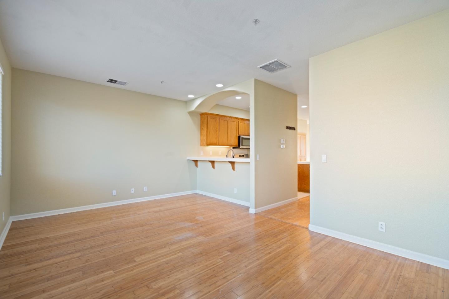 Detail Gallery Image 11 of 34 For 757 Roble St, Watsonville,  CA 95076 - 4 Beds | 2/1 Baths