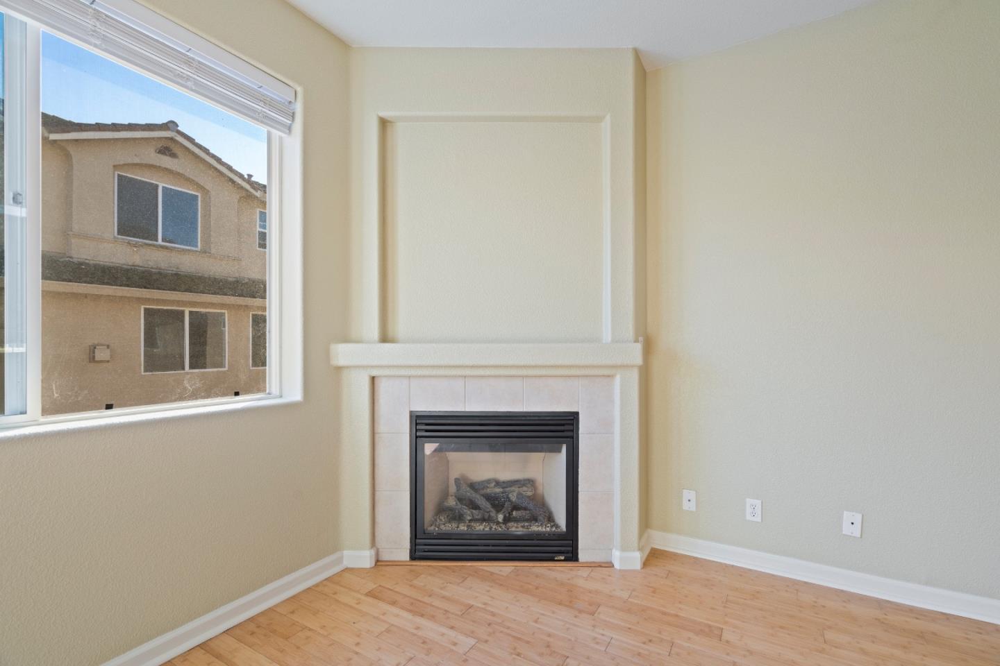 Detail Gallery Image 15 of 34 For 757 Roble St, Watsonville,  CA 95076 - 4 Beds | 2/1 Baths