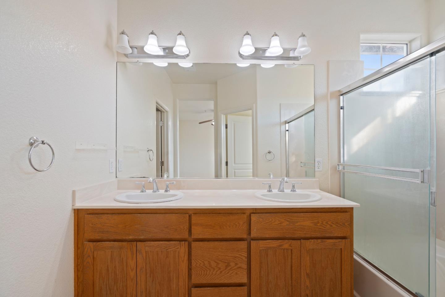 Detail Gallery Image 20 of 34 For 757 Roble St, Watsonville,  CA 95076 - 4 Beds | 2/1 Baths