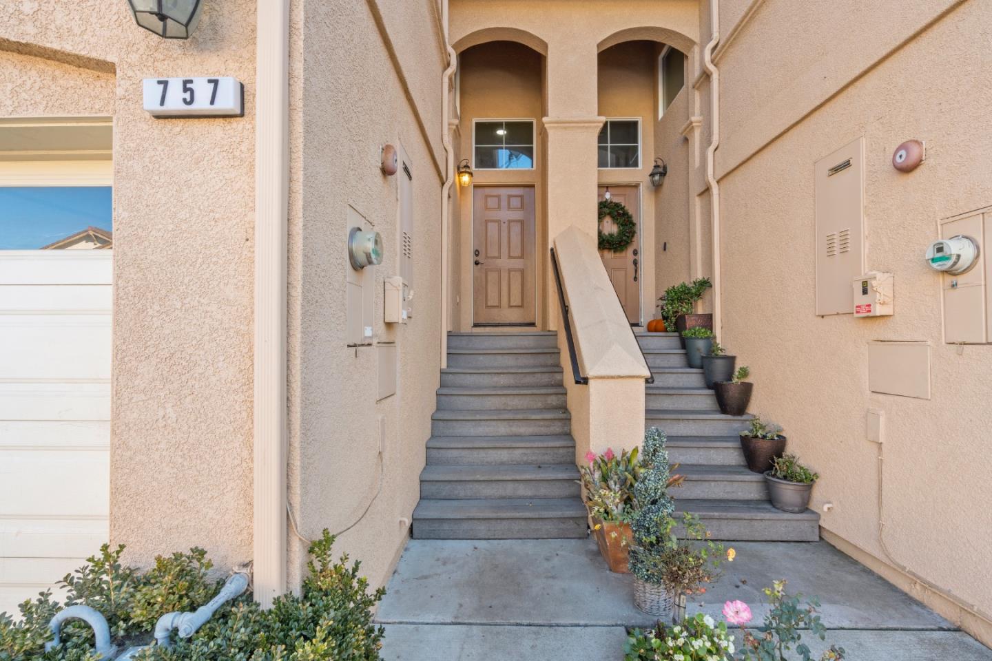 Detail Gallery Image 4 of 34 For 757 Roble St, Watsonville,  CA 95076 - 4 Beds | 2/1 Baths