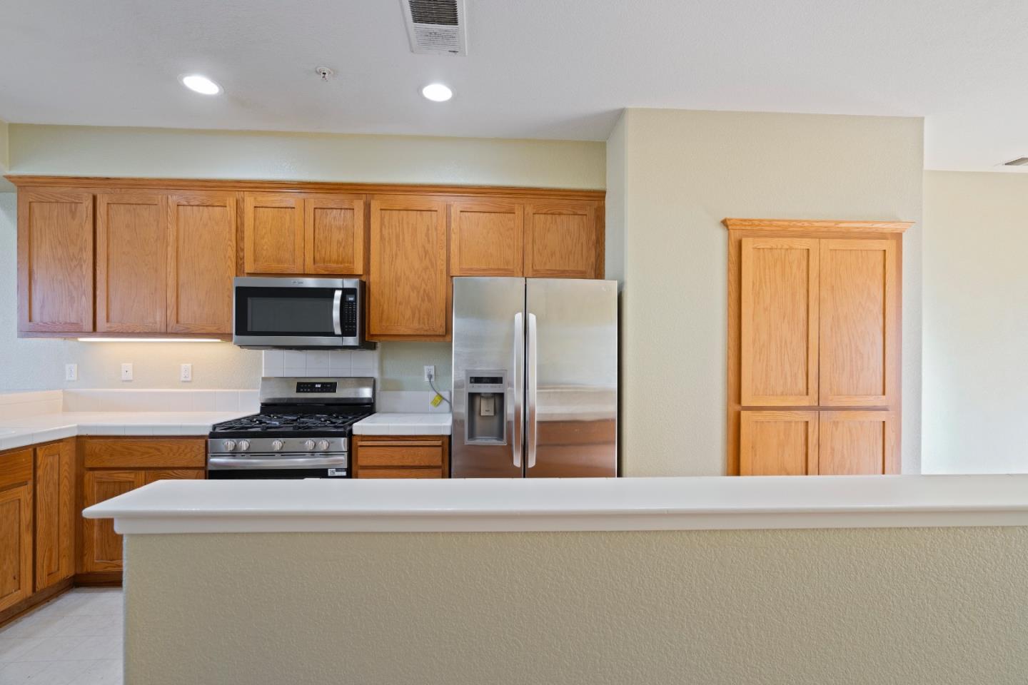 Detail Gallery Image 7 of 34 For 757 Roble St, Watsonville,  CA 95076 - 4 Beds | 2/1 Baths