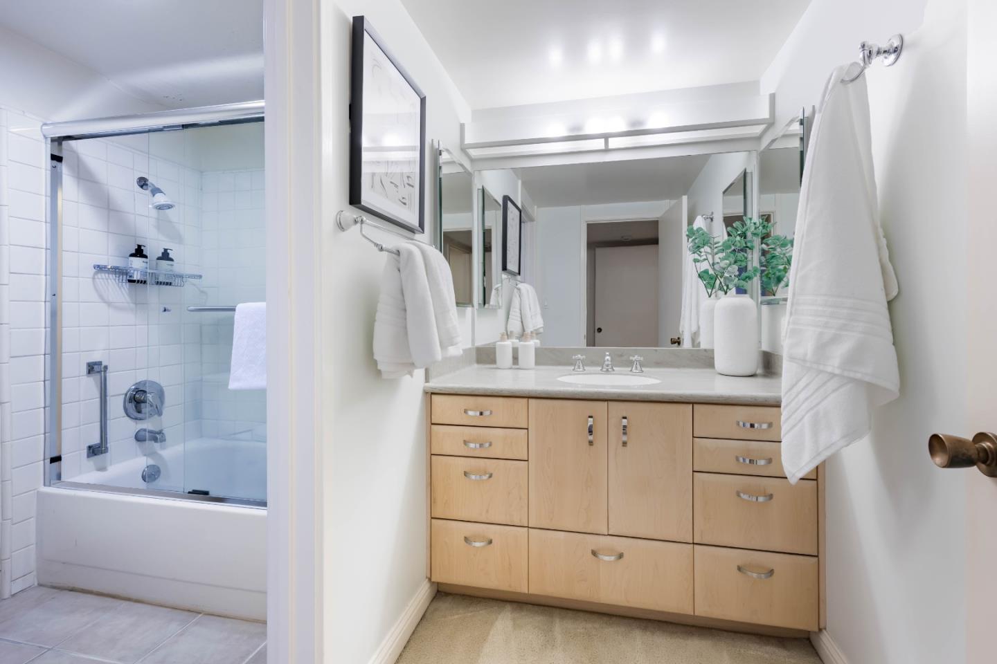 Detail Gallery Image 16 of 21 For 1100 Sharon Park Dr #3,  Menlo Park,  CA 94025 - 3 Beds | 2 Baths