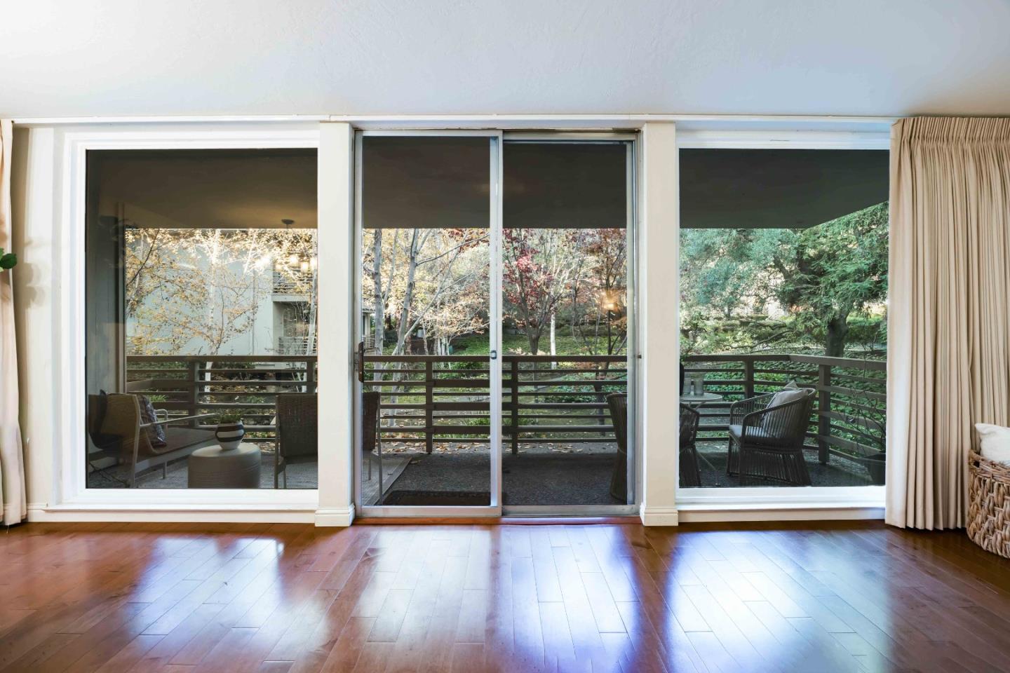 Detail Gallery Image 18 of 21 For 1100 Sharon Park Dr #3,  Menlo Park,  CA 94025 - 3 Beds | 2 Baths