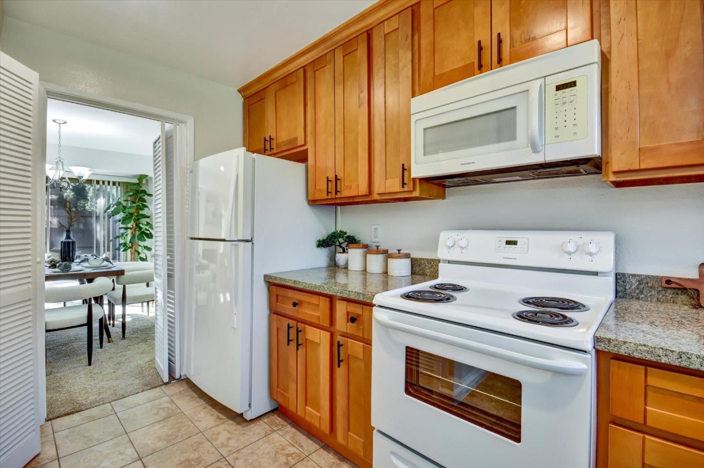 Detail Gallery Image 6 of 19 For 435 Alberto Way #17,  Los Gatos,  CA 95032 - 3 Beds | 2/1 Baths